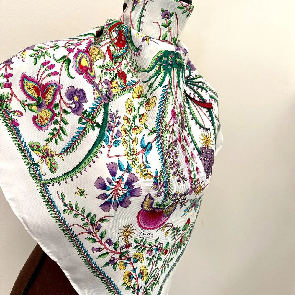 Display # 1 Gucci Scarf Classic Floral Print Silk Wrap NWT